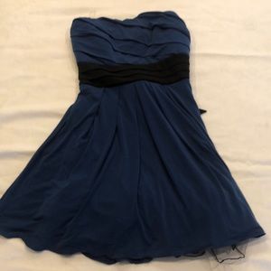 Women’s blue strapless dress.